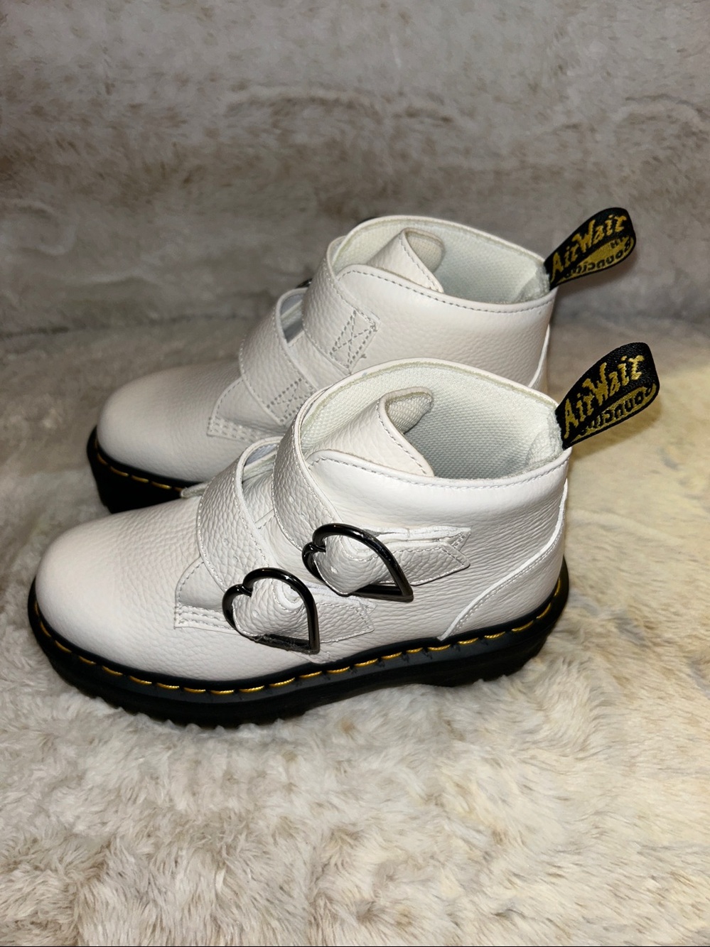 🤍NEW Dr. Martens Devon Heart Boots WHITE🤍 - Picture 5 of 11